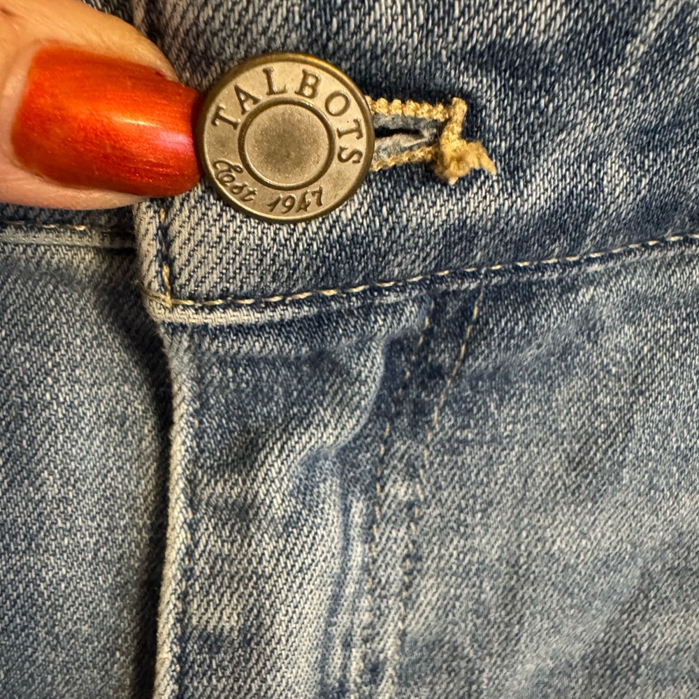 Talbots Women's FLAWLESS   GIRLFRIEND DENIMSHORTS   SIZE: 10     #H - Picture 3 of 7